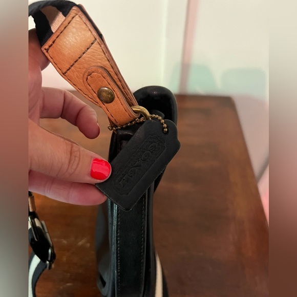 Vintage COACH Black Leather Crossbody Bag - Picture 13 of 14